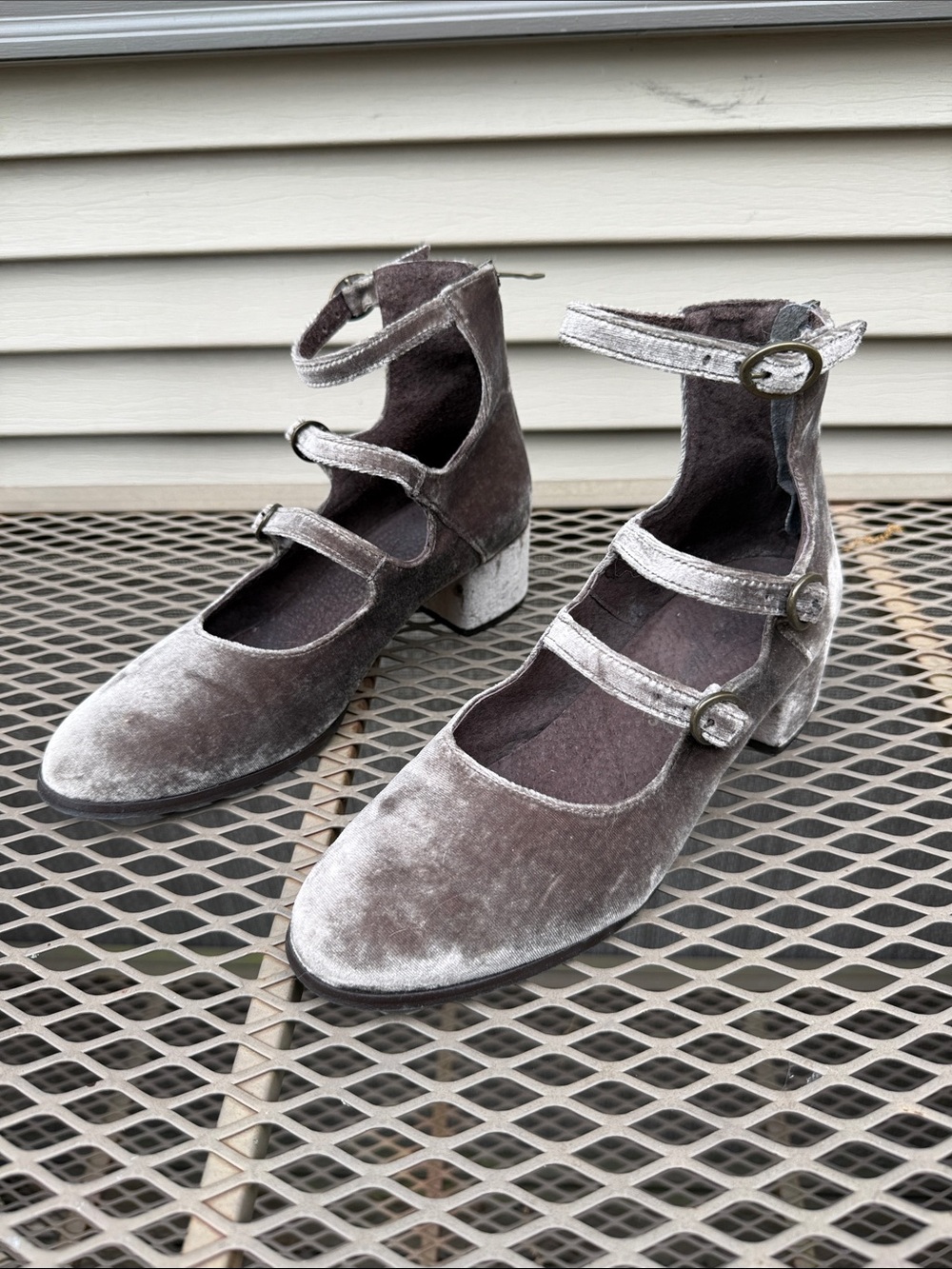 Free People Mercury velvet Mary Jane Pumps Size 7 1/2 or 8 (EU 38)